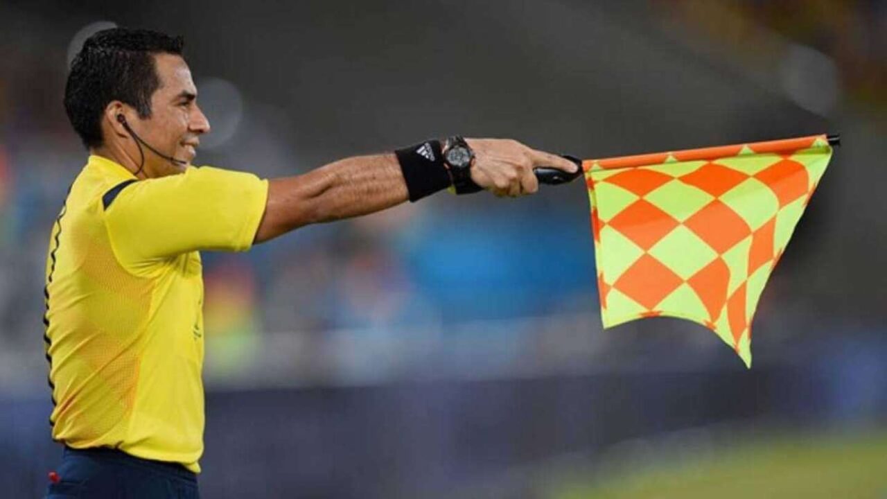 Fútbol: UEFA prueba nueva tecnología para el offside