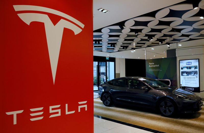 Tesla da marcha atrás y suspende producción en Shanghai