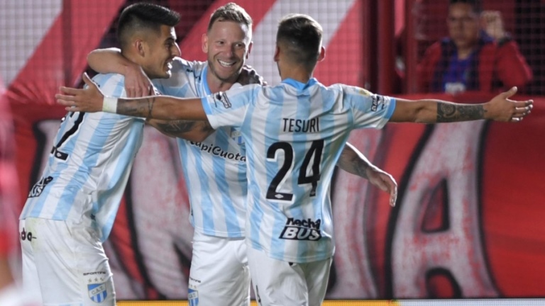 Fútbol: Atlético Tucumán no se cae, ganó en La Paternal y volvió a la punta del campeonato