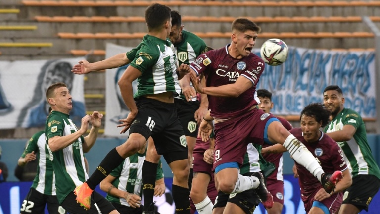 Fútbol: Banfield, en los penales, venció a Godoy Cruz y clasificó a semifinales de Copa Argentina