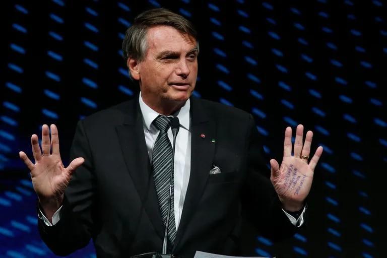 Brasil: Jair Bolsonaro se solidarizó con el atentado a CFK y lo comparó con el que sufrió en 2018