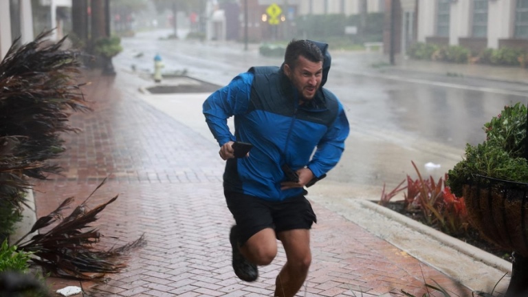 Estados Unidos: Al menos 15 muertos y ciudades devastadas tras el paso del huracán Ian por Florida