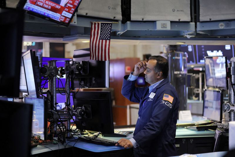 Wall Street en caída libre: Roza mínimo de 2 años por el fantasma de la recesión