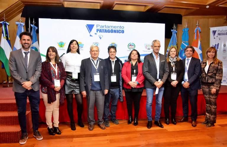 La gobernadora de Río Negro, Arabela Carreras, habló en el Parlamento Patagónico sobre la necesidad de un diálogo político