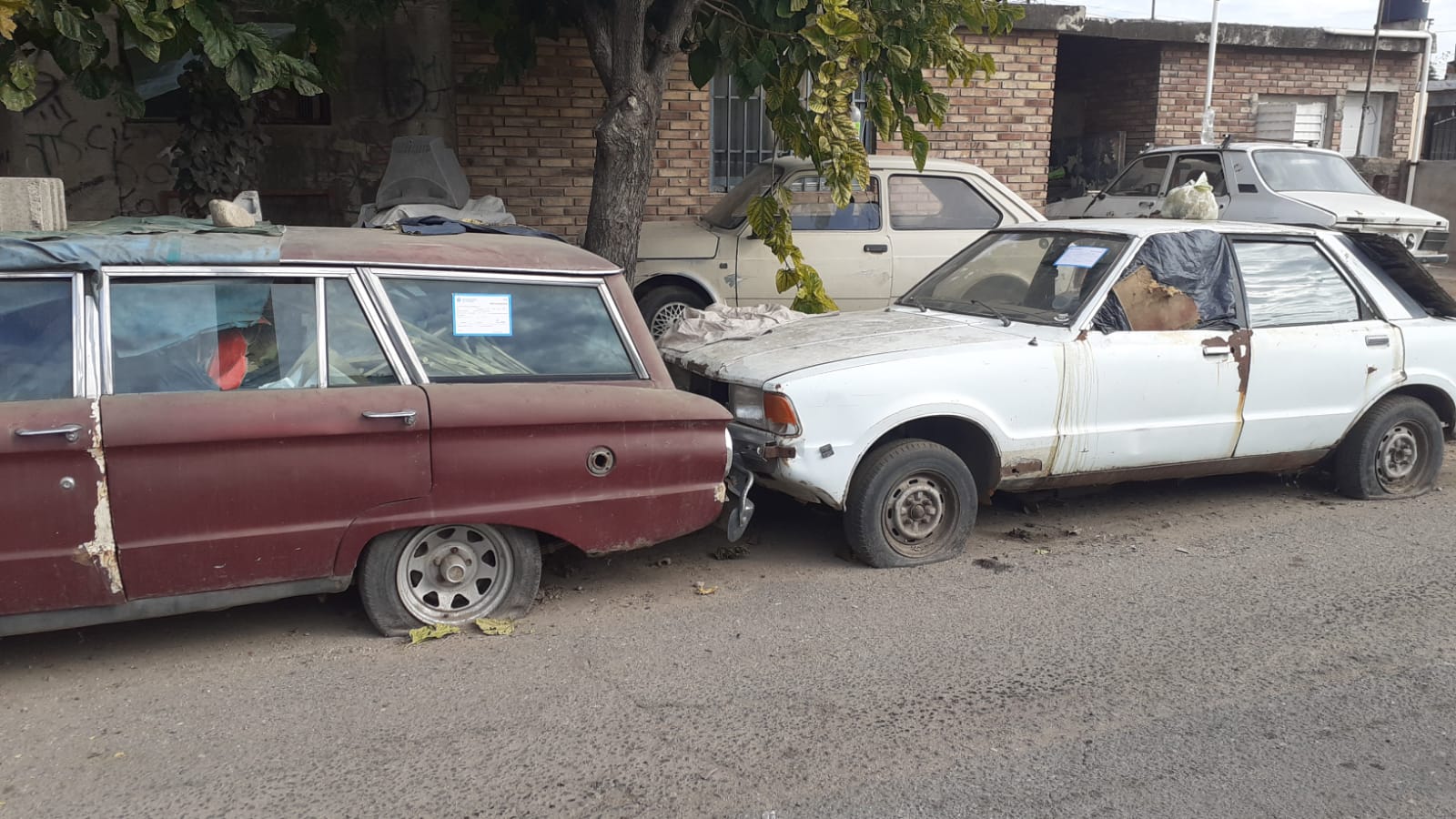 Santa Rosa: Piden que retiren de la vía pública vehículos y maquinarias abandonadas