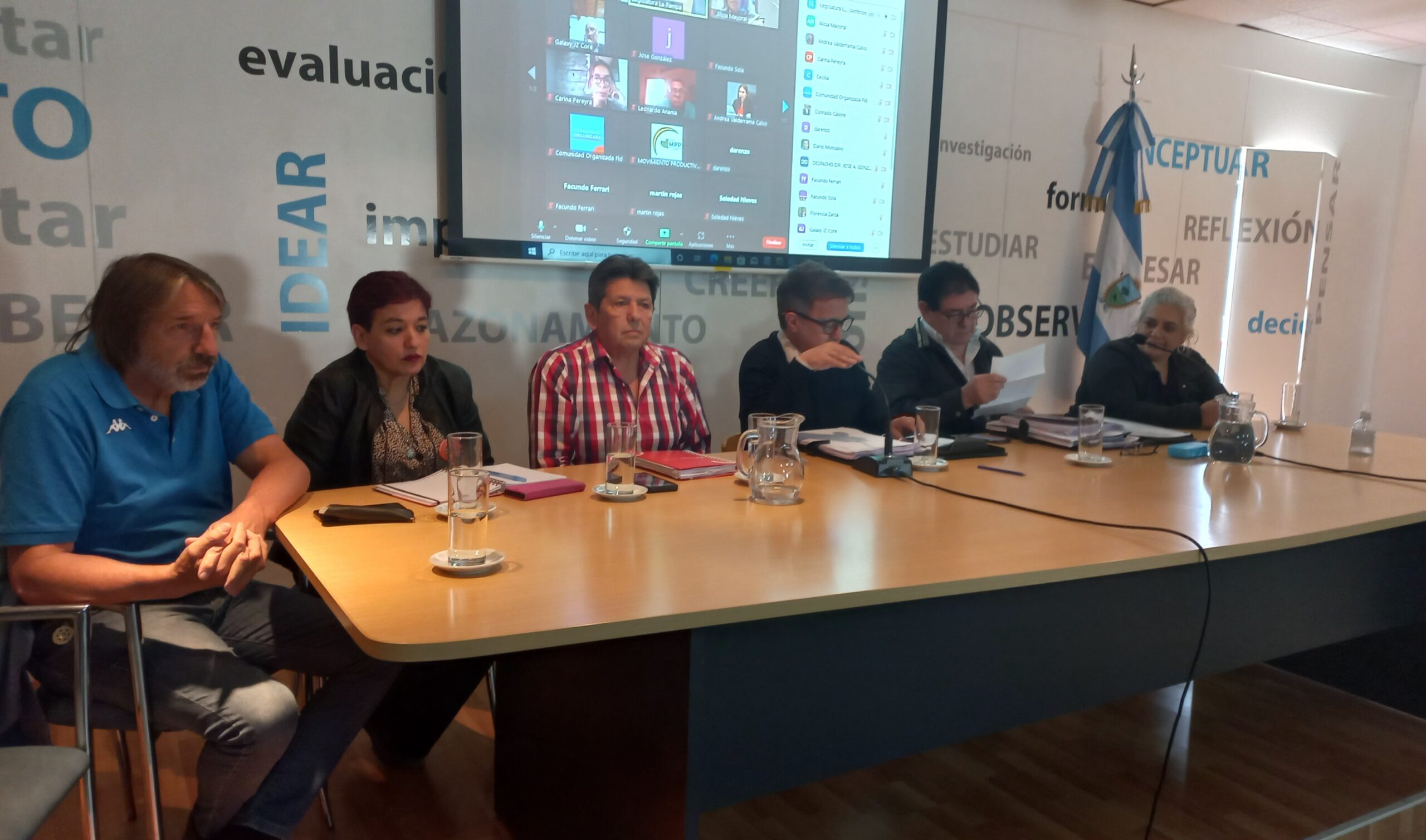 Pase a planta en Salud Pública: Gremios fueron a Diputados