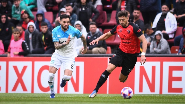 Fútbol: Racing le ganó en su visita a Colón y sigue a tiro de la punta en la Liga Profesional