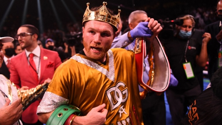 Boxeo: “Canelo” Alvarez será operado de la muñeca y volverá al ring a mediados de 2023