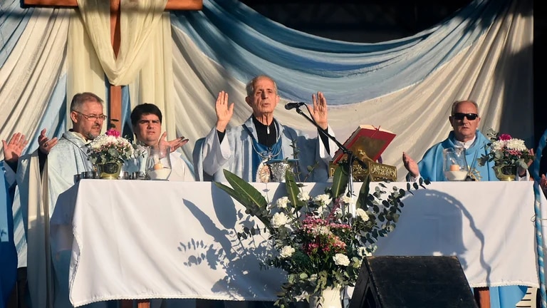 Cardenal Mario Poli: “Encontremos la paz necesaria para unirnos como pueblo”