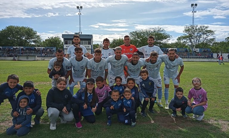 Fútbol: Alvear FBC y Racing de Castex sacaron ventaja en los partidos de ida del Regional Federal