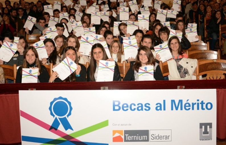 Grupo Techint entregó 1318 becas a estudiantes de escuelas secundarias y universitarias