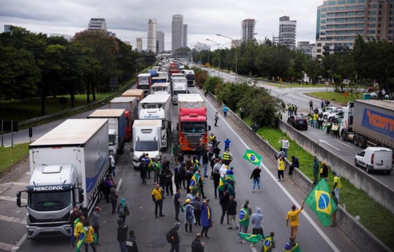 Brasil: Tras dos días de máxima tensión despejan los bloqueos de las rutas