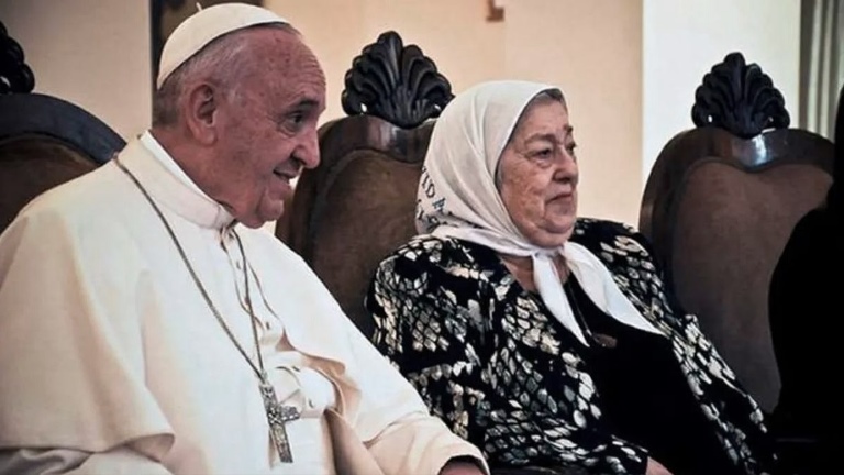 “Quiero estar cerca de todos los que lloran su partida”, la carta del Papa a las Madres de Plaza de Mayo