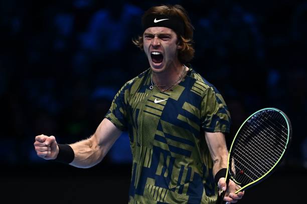 Tenis: Rublev venció a Tsitsipas y jugará la semifinal del ATP Finals