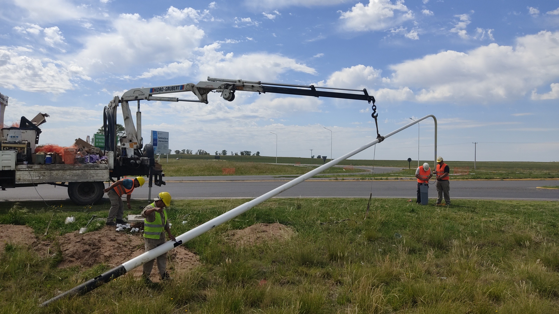 Comenzó la obra de iluminación del cruce de las RN 5 y la RP 7