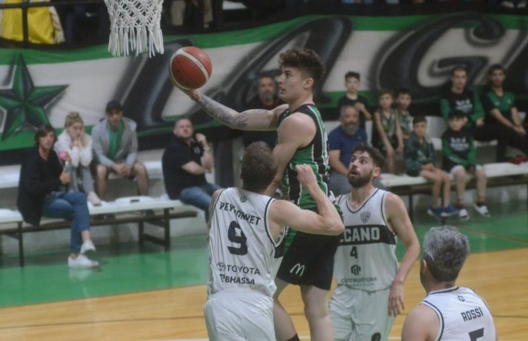 Básquetbol: Pico FBC cerró su gira en Bahía con una nueva derrota en la Liga Argentina