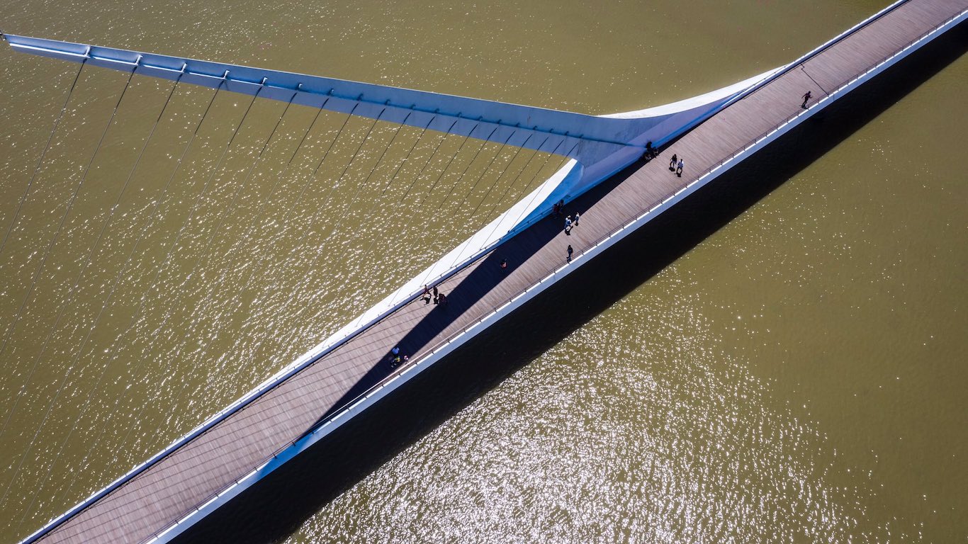 Puente de la Mujer: una obra de vanguardia que se convirtió en ícono de Buenos Aires