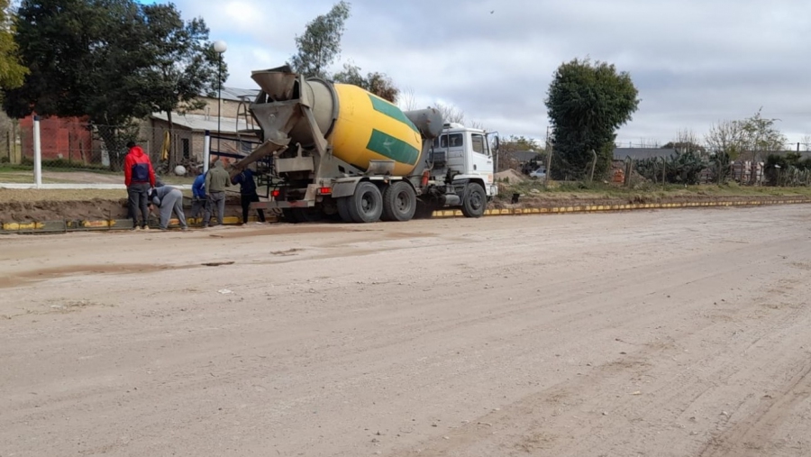 Anguil: Continúan las obras de cordones cunetas y badenes