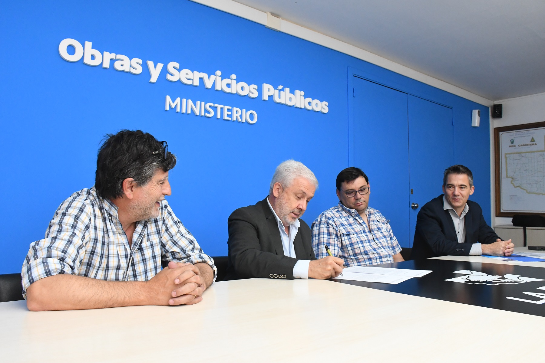 Firmaron el convenio de concesión del servicio de transporte Santa Rosa – Toay