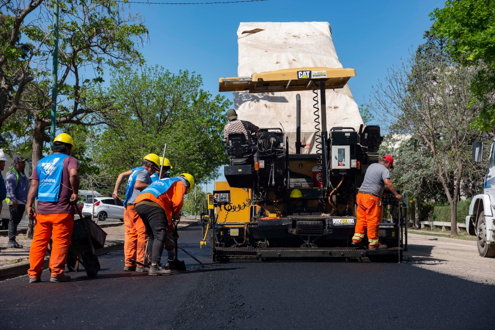 Continúan los trabajos de pavimentación en General Pico y Santa Rosa