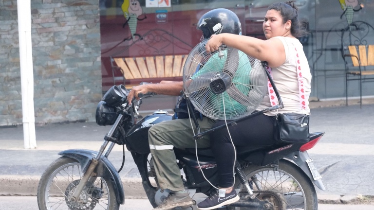 Clima: Calor sofocante en casi todo el país, en Tartagal superó los 55 grados de térmica