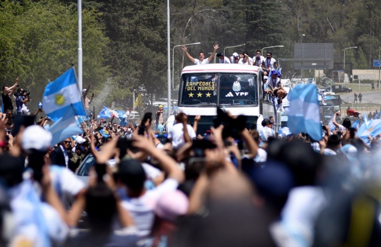 Revolución por los campeones del mundo: Unos cinco millones de hinchas celebraron con la Selección en una fiesta con final imprevisto