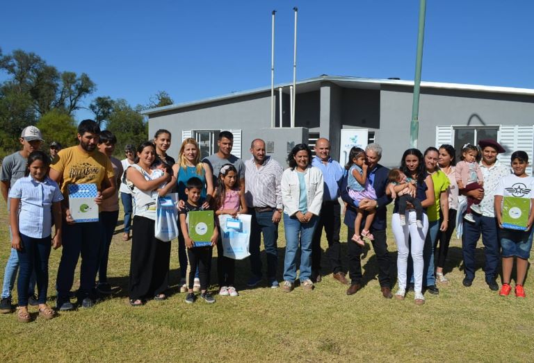 Quetrequén: Cuatro familias recibieron sus viviendas a través del Plan “Mi Casa 1”