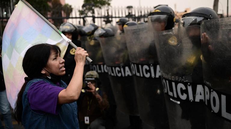 Perú: Bajo estado de sitio, el país se prepara para otra jornada clave en medio de su crisis política