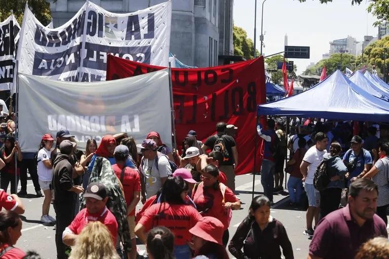 En medio del conflicto por los planes sociales, Alberto Fernández se reunió con Tolosa Paz y Pérsico