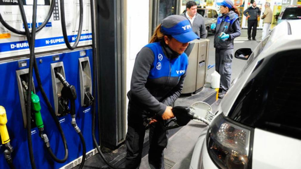 Combustibles: YPF aumentará un 4% promedio las naftas y el gasoil