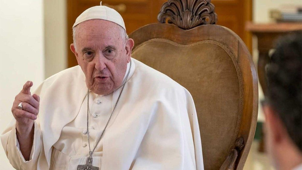 El Papa Francisco denunció la existencia de una humanidad insaciable de dinero, poder y placer durante la misa del gallo