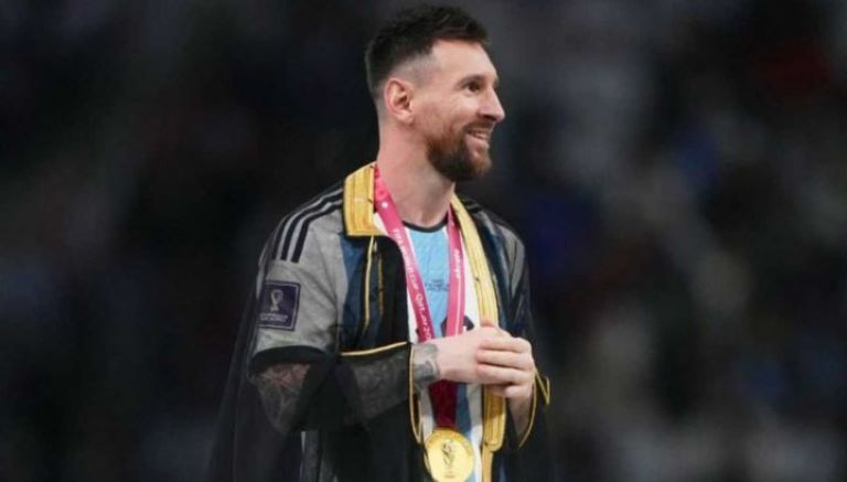 Qatar 2022: Ofrecen una cifra millonaria por la túnica que utilizó Messi para levantar la Copa del Mundo
