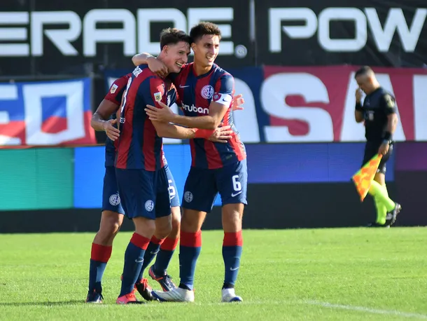 San Lorenzo se impuso ante Arsenal con un polémico gol