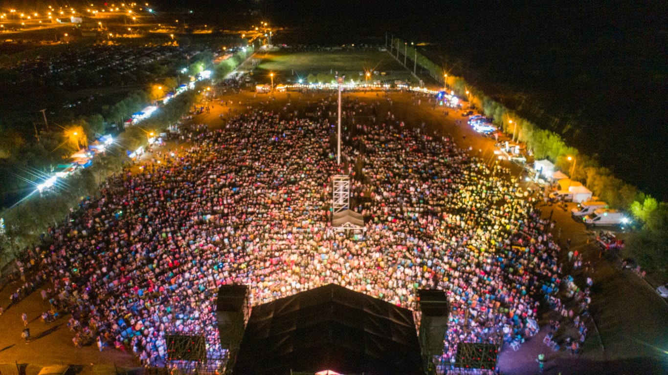 La Adela: Más de 10 mil personas bailaron al ritmo de la Konga en la Fiesta Provicial de La Barda