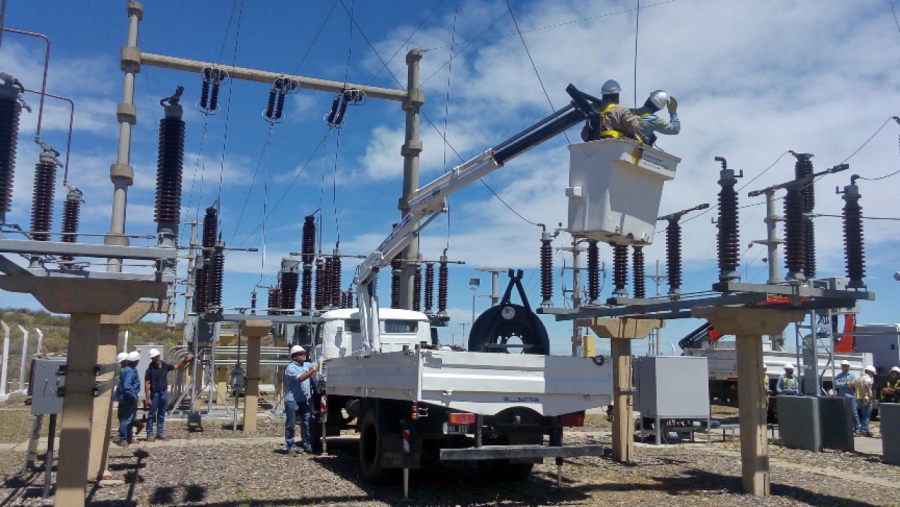 Nueva línea de media tensión garantizará energía para el Oeste provincial