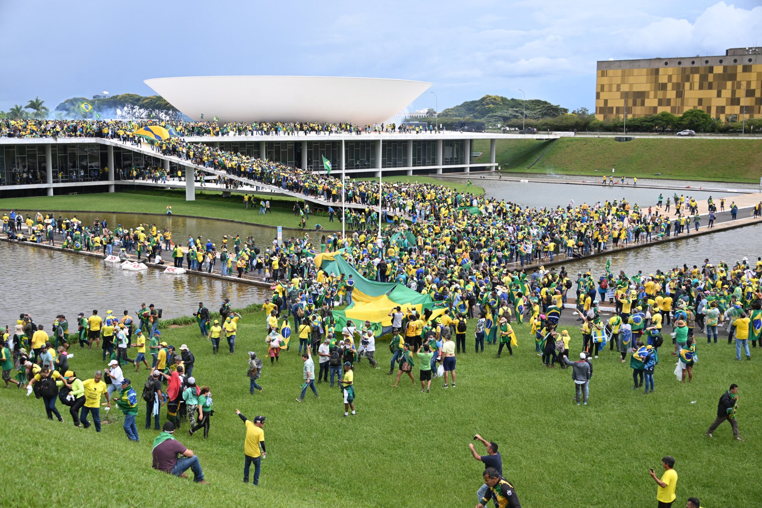 Brasil: Bolsonaristas invadieron el Congreso y piden la intervención militar del gobierno de Lula