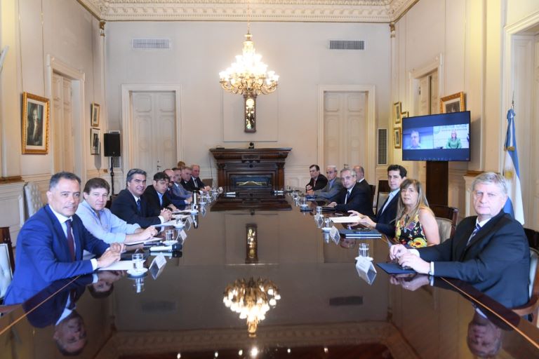 Alberto Fernández se reunió con gobernadores y presentarán en el Congreso el pedido de juicio político al presidente de la Corte, Horacio Rosatti