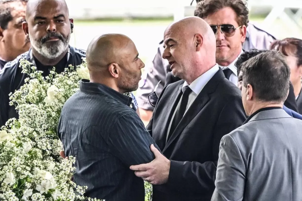 Fútbol: Infantino asistió al funeral de Pelé y propuso que todos los países tengan un estadio con su nombre