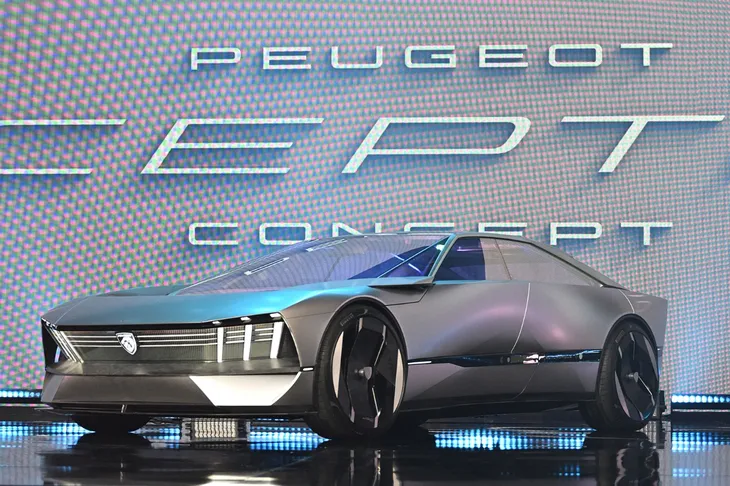 Peugeot quiere atraer a jóvenes conductores con su prototipo tecnológico Inception