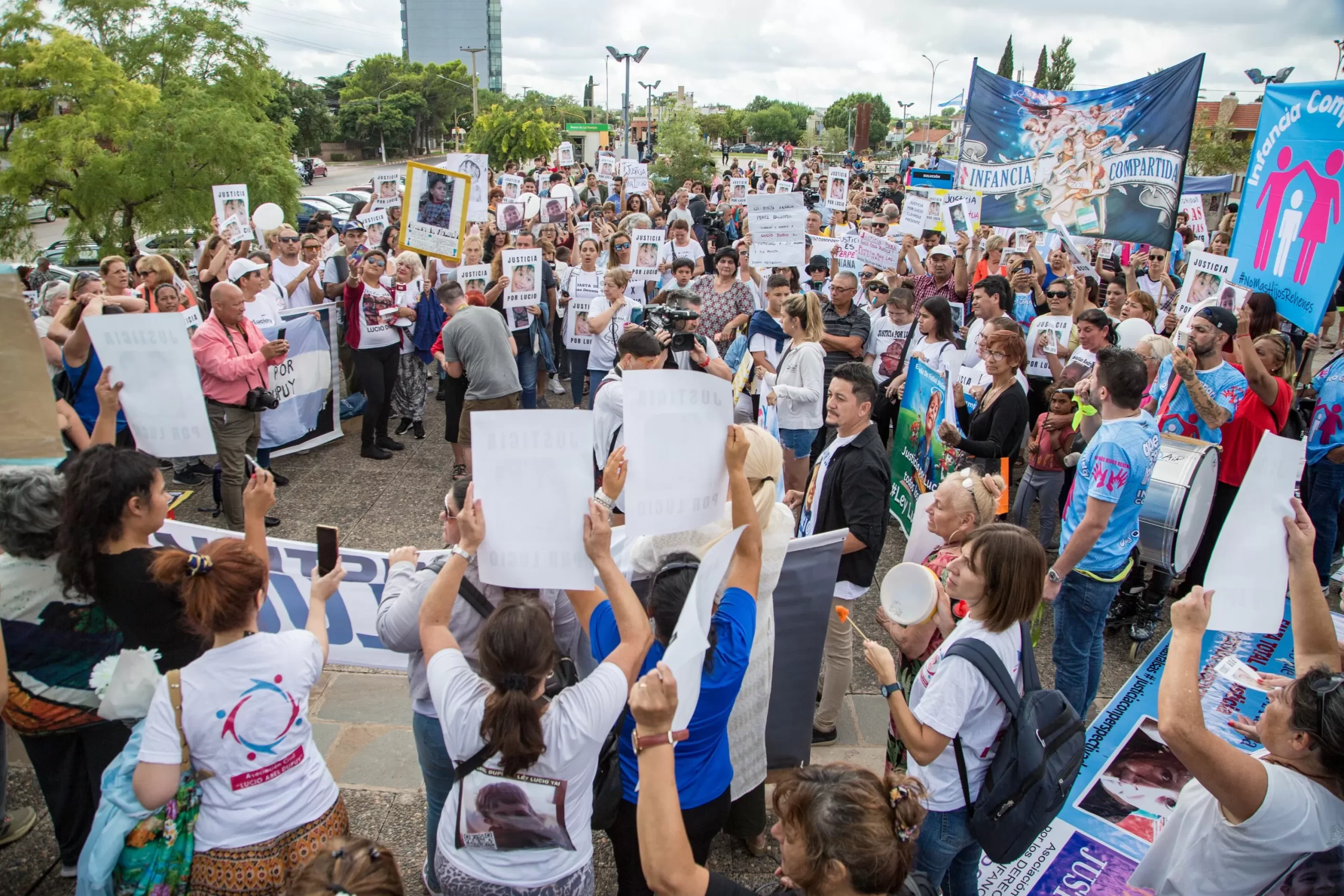 Caso Lucio: Masiva manifestación en la Ciudad Judicial