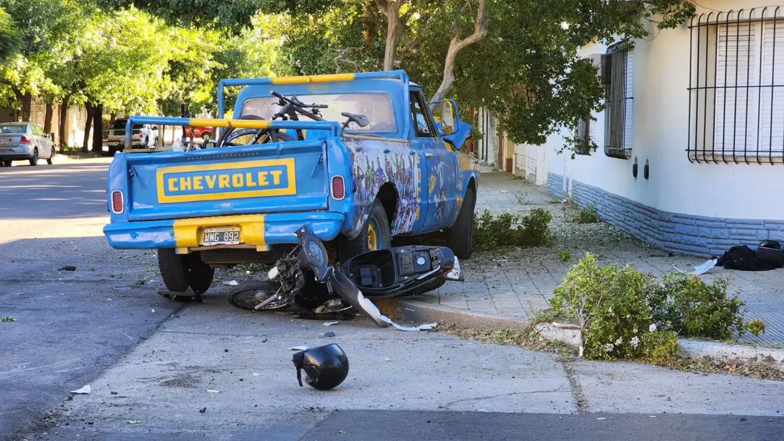 General Pico: Tras un accidente en calles 3 y 18, trasladaron un joven al Hospital Lucio Molas