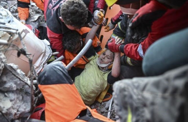 Turquía: Un chico de 13 años fue rescatado de entre los escombros 182 horas después del terremoto