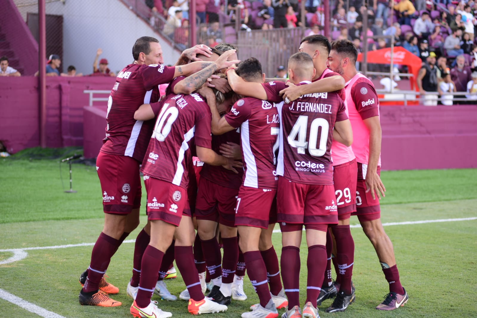 Fútbol: Lanús goleo 3 a 0 y es puntero con puntaje ideal