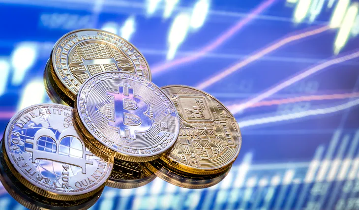 Inesperado rebote: Bitcoin se dispara 11% y toca máximos de agosto