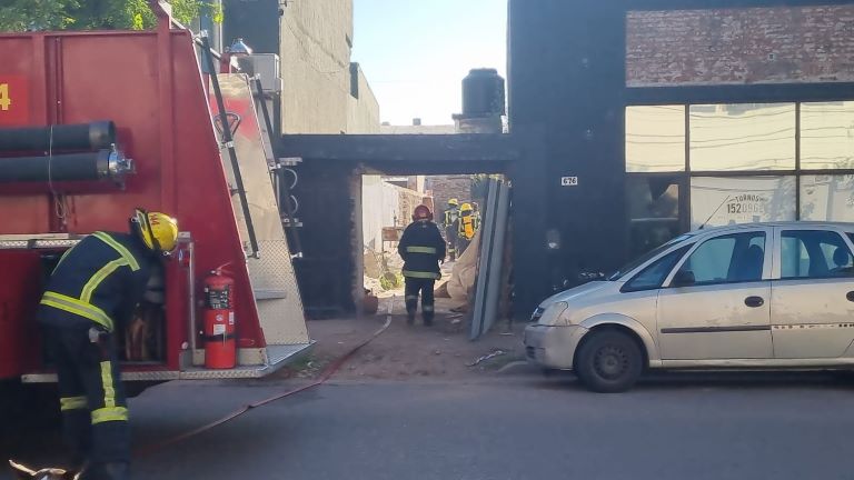 General Pico: Operario sufrió graves quemaduras en una explosión e incendio en el centro de la ciudad