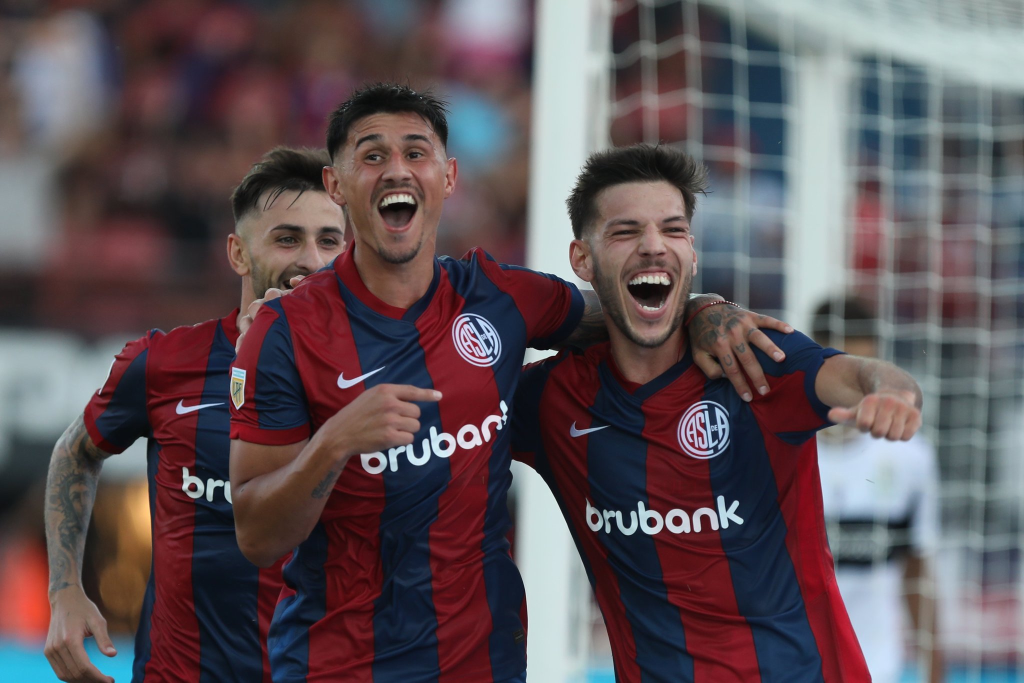 Fútbol: San Lorenzo goleó a Gimnasia y continúa en la punta del campeonato