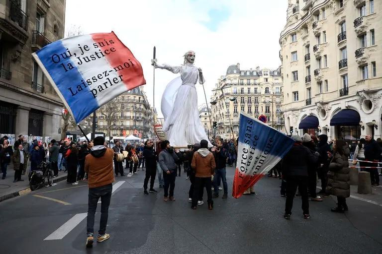 Francia: Séptimo día de protesta contra la reforma jubilatoria en París