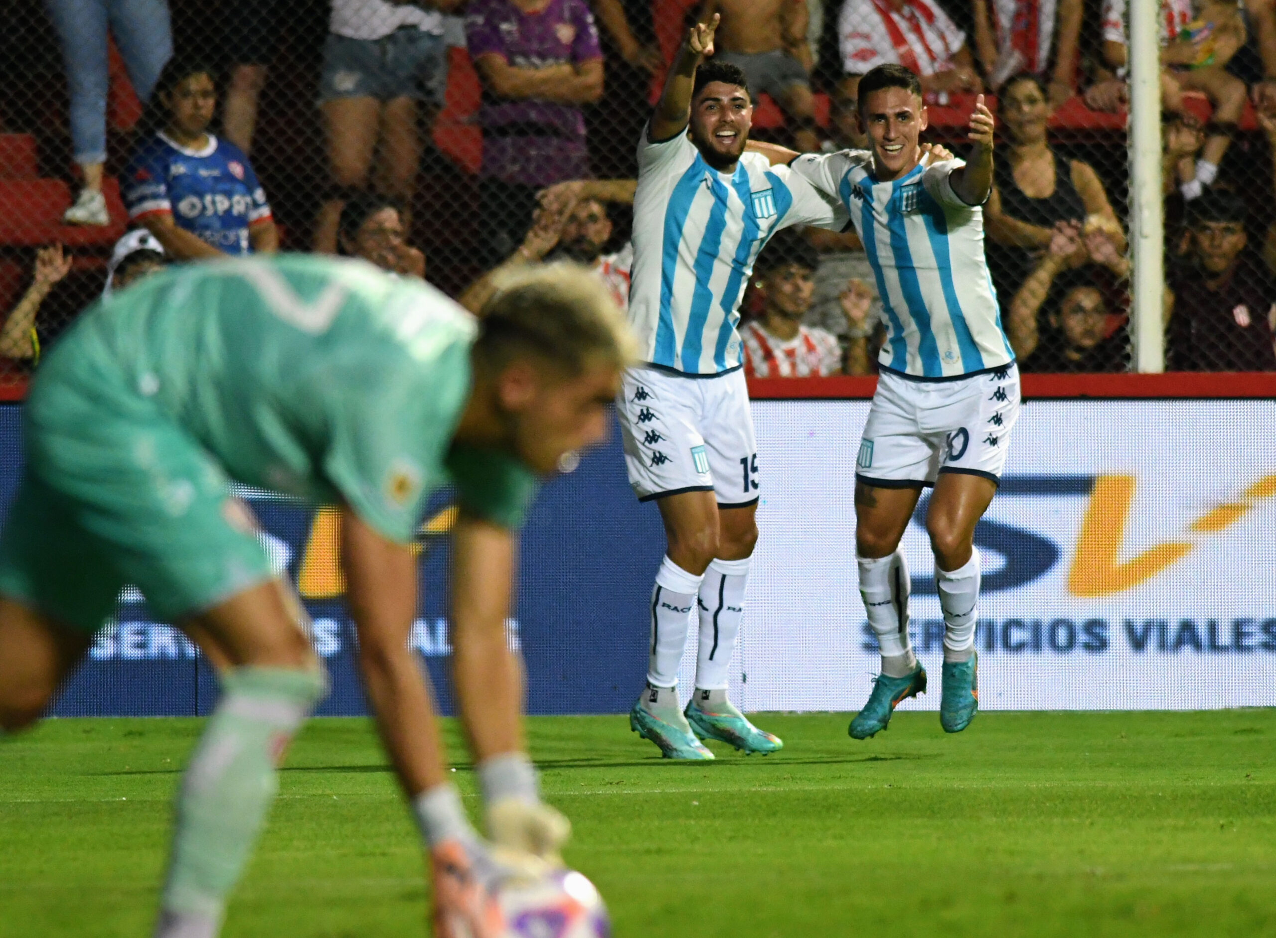 Fútbol: Racing ganó con contundencia en Santa Fe