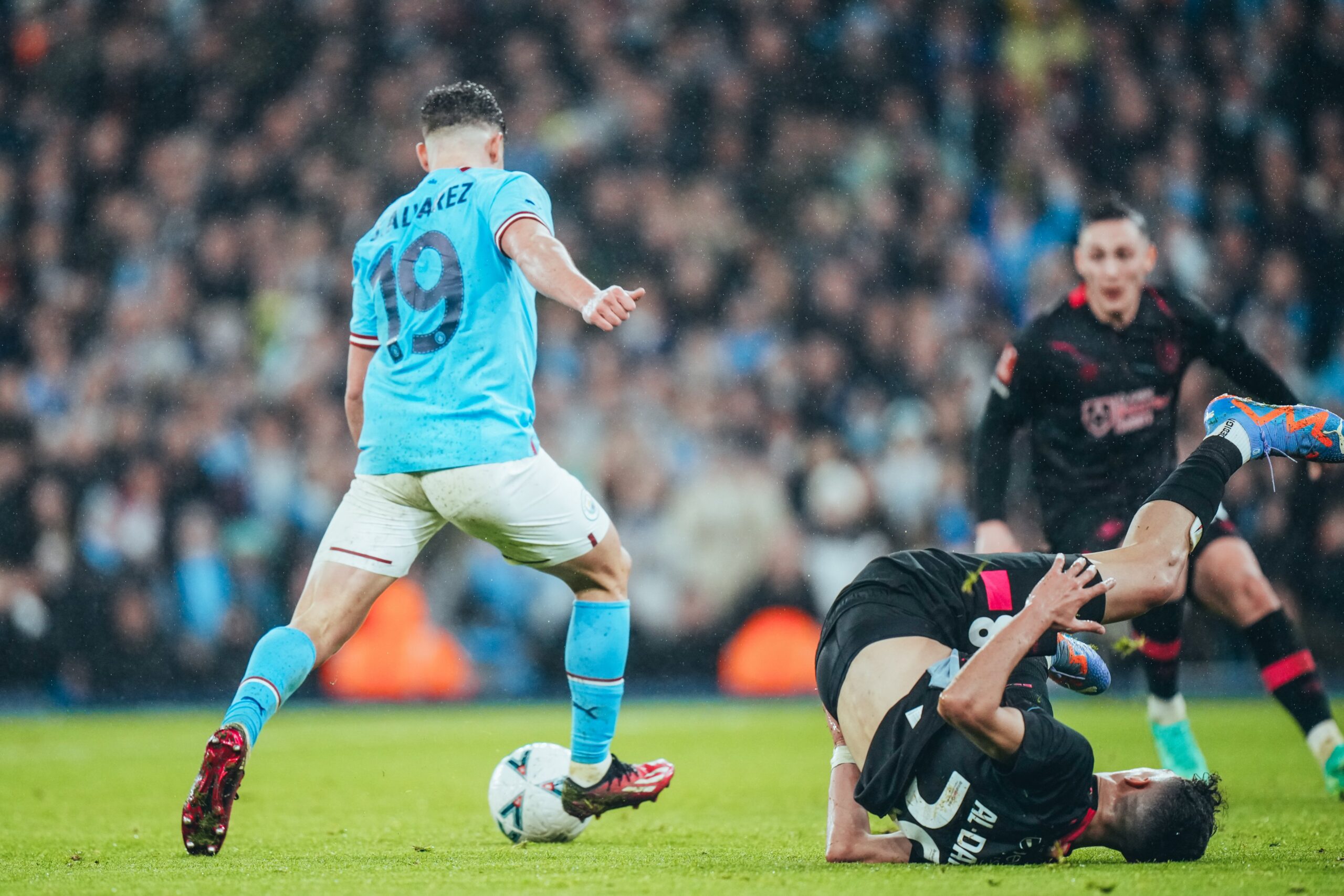 Fútbol: Doblete y asistencia de Julián Álvarez en la aplastante goleada del City por FA Cup