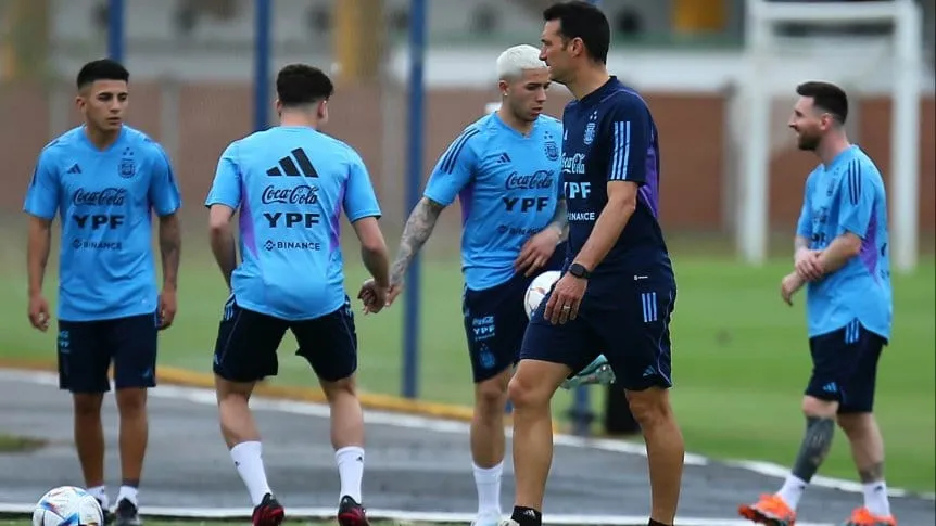 Fútbol: Scaloni podría repetir el equipo que disputó la final en Qatar frente a Panamá